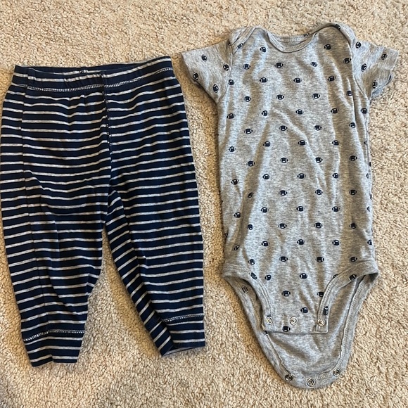 Bundle of Carter’s 12 month clothes - Picture 6 of 16
